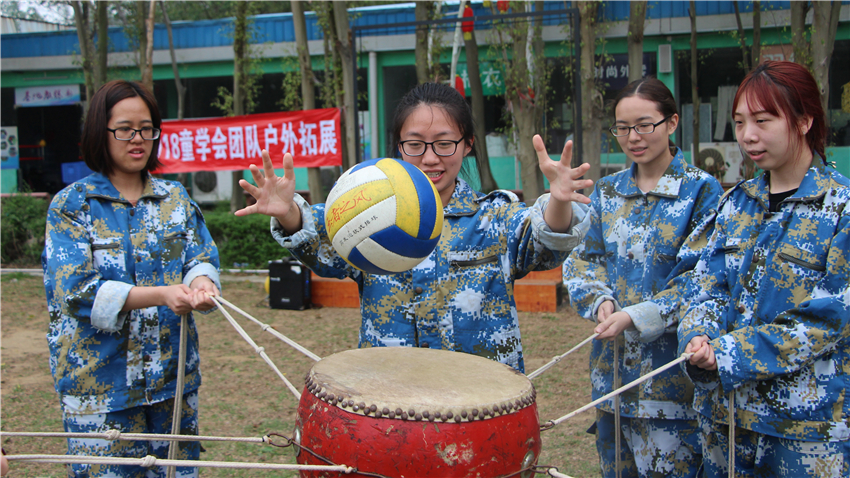 童學(xué)會(huì)藝術(shù)江門色色環(huán)球影城拓展基地成功舉辦團(tuán)隊(duì)?wèi)敉馔卣够顒?dòng)