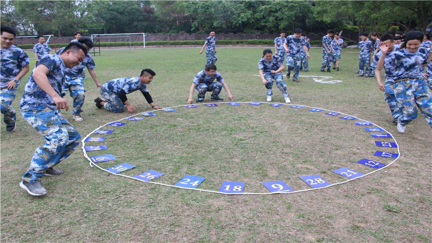 一加地產(chǎn)江門色色環(huán)球影城基地團(tuán)隊(duì)拓展訓(xùn)練順利進(jìn)行